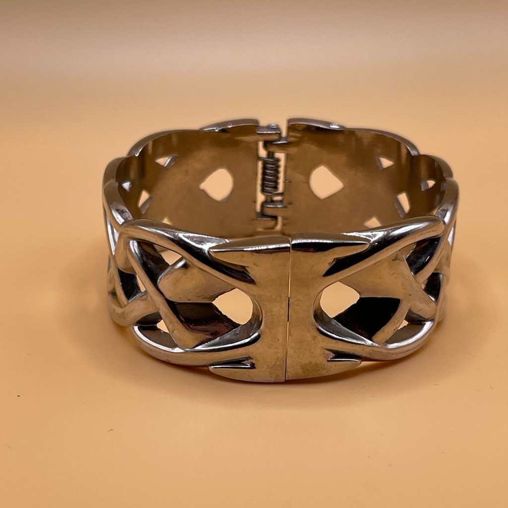 Br83-Silver-Toned Lattice Hinged Bracelet 15$